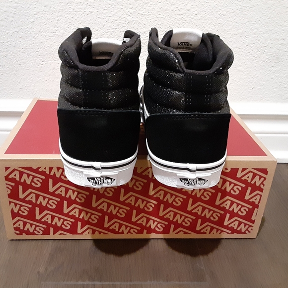 Vans - Picture 3 of 4